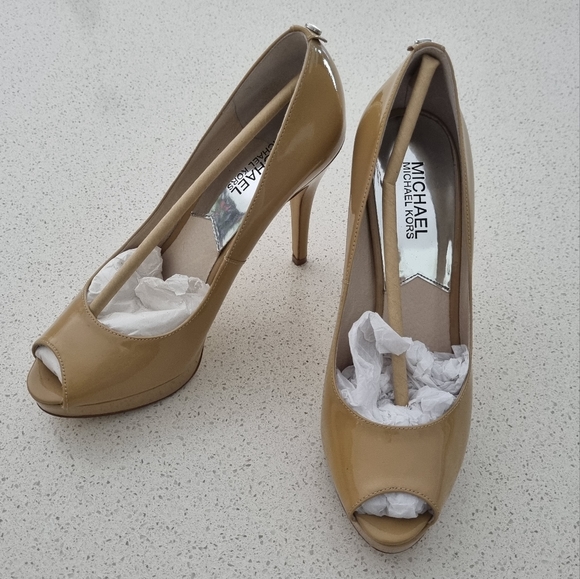 MICHAEL KORS Nude Patent Platform Heels, Size 7.5 IN BOX - Picture 3 of 15